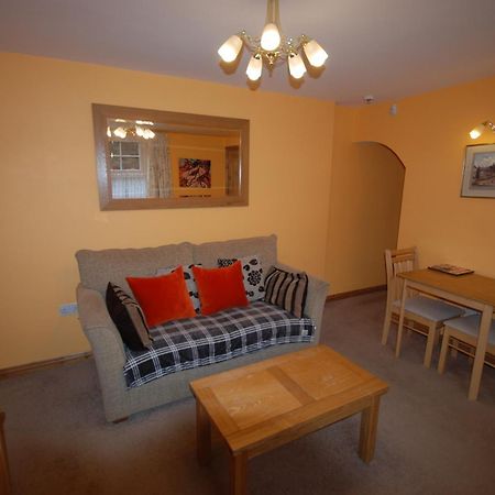 Saltburn Holidays Primrose Cottage Гисбъро Стая снимка